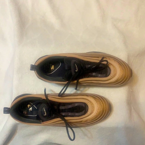 Women’s Nike Airmax 97 (like new….worn 2 times) - Picture 2 of 12